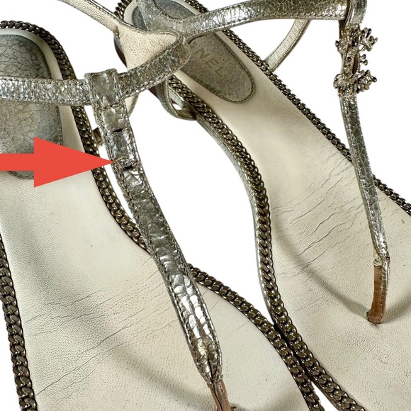 CHANEL Metallic Gold Thong T-Strap Sandals
Made in Italy - Picture 5 of 16